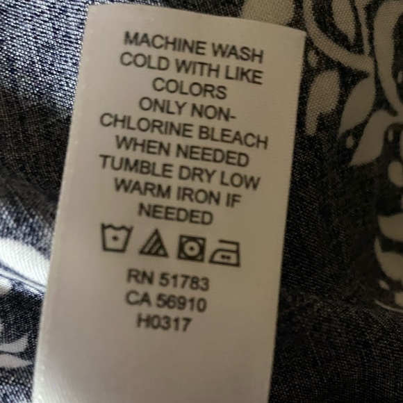 Maurices black, white, and red shawl - Picture 5 of 5